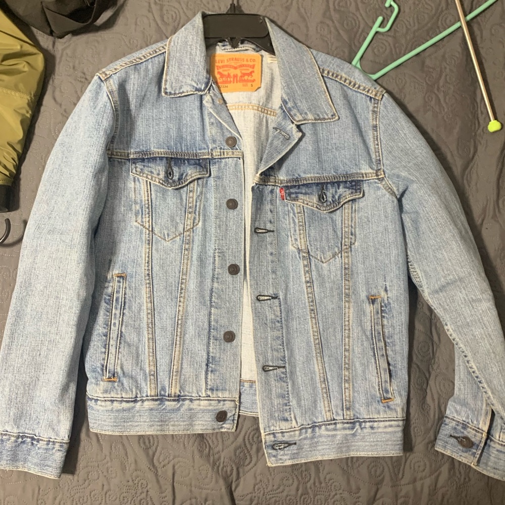 Men’s Levi’s denim jacket sz S